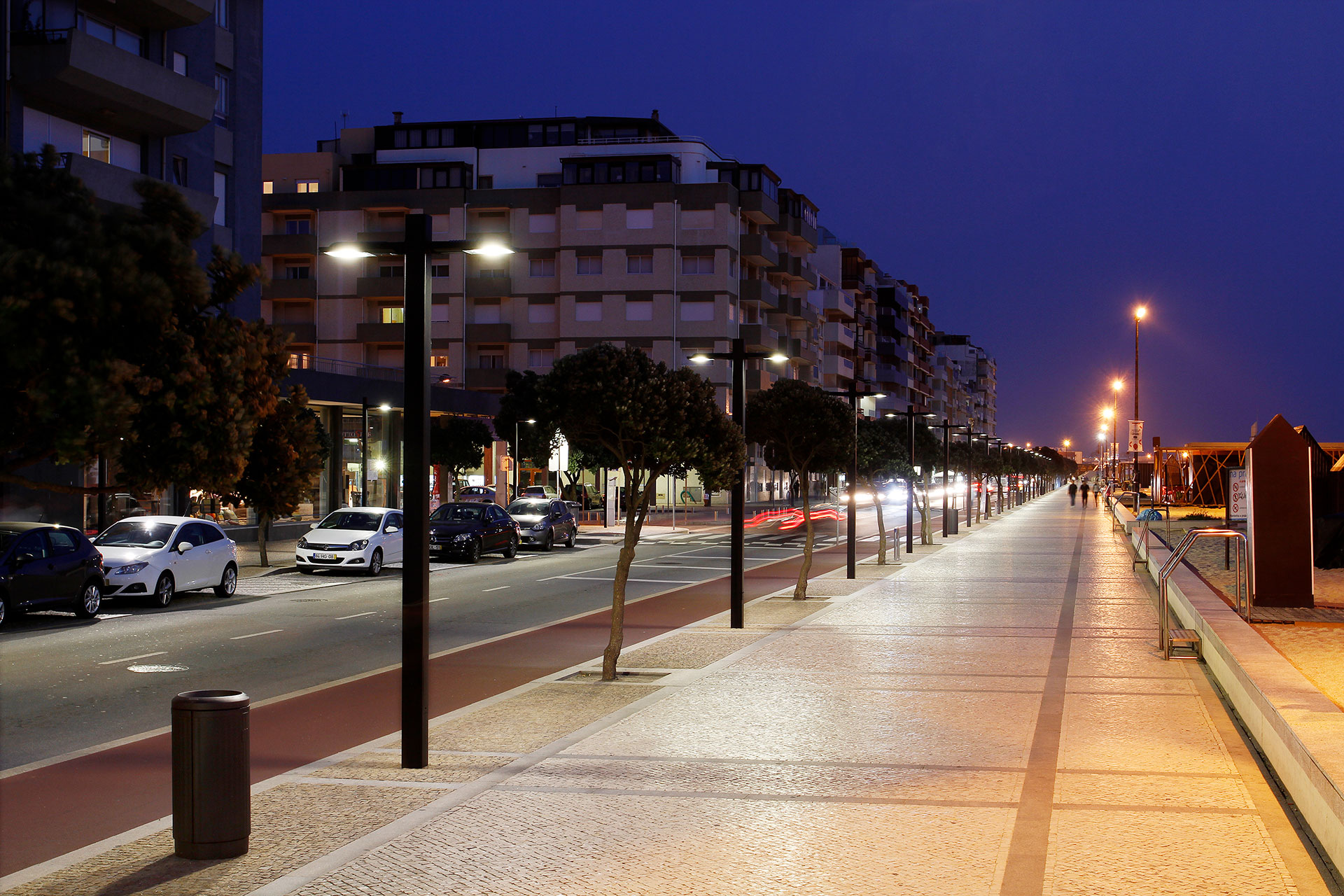 The Piano lights this bike path in Povoa de Varzim Portugal to ensure comfort and safety for cyclists