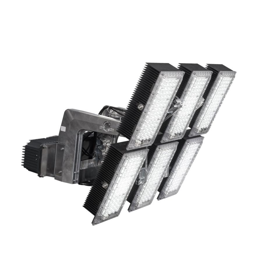 The ECOBLAST sports floodlight is compatible with the existing supporting structure and cabling.