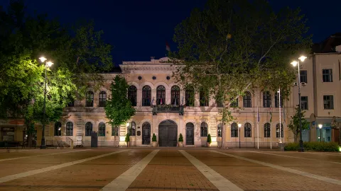 Schréder lieferte eine Reihe von intelligenten Straßenleuchten, die es Bekescsaba ermöglichen, sein Beleuchtungsnetz zu digitalisieren