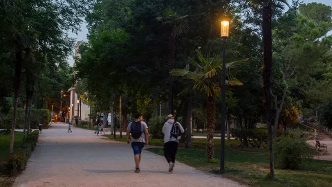 ZYLINDO lights this park in Alcalá de Henares to ensure a welcoming nocturnal ambiance for people and the local wildlife